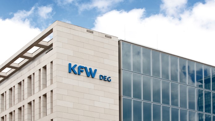 Building of KfW DEG with window front