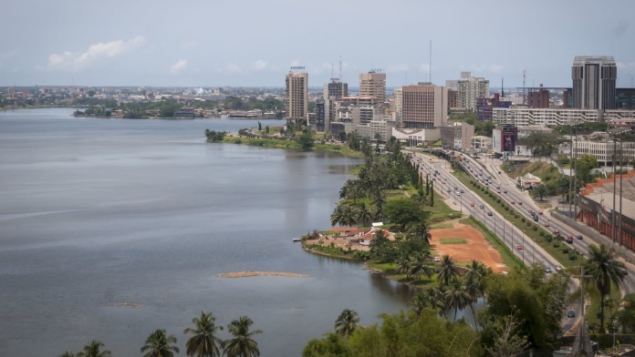 Abidjan, Satellit 