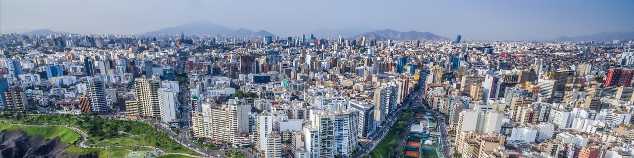 Blick auf Lima: Um für Kunden und Multiplikatoren in dieser Region dauerhaft präsent zu sein, hat die DEG seit 2007 ein Außenbüro in Lima und eröffnet 2017 einen German Desk.