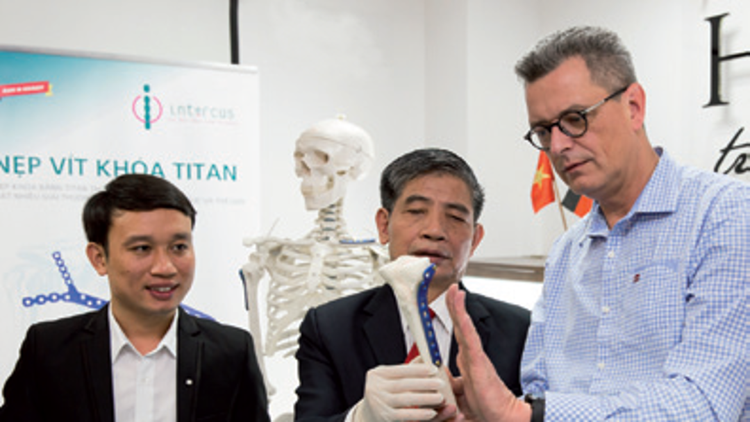 Weiterentwicklung der Orthopädie und Unfallchirurgie in Vietnam 