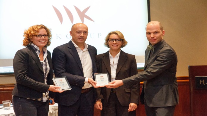 Repräsentanten von MK Group, FMO und DEG bei Vertragsunterzeichung in Serbien