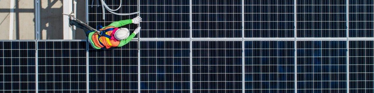Solardach auf einem Industriegebäude