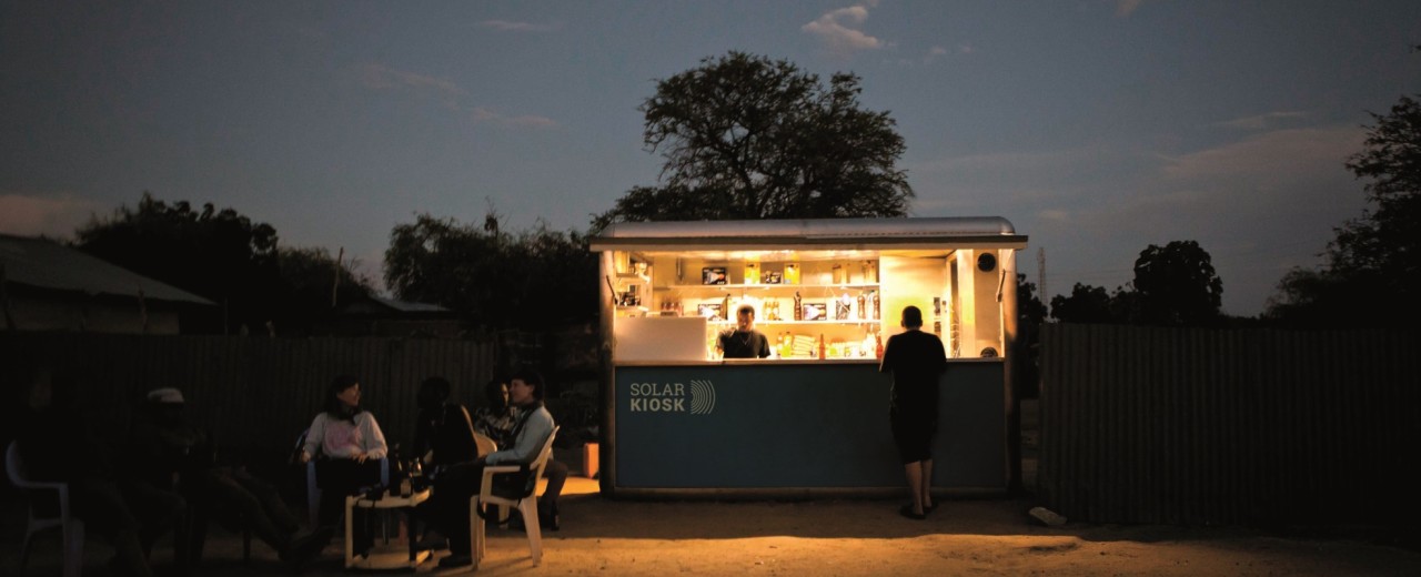 Ein Solarkiosk in Ghana